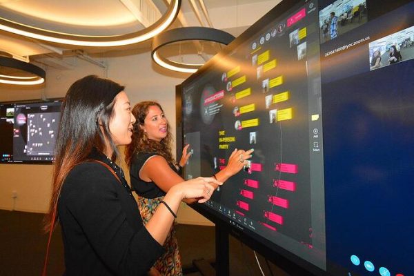 7-interactive-display-ideas-for-your-next-corporate-event-img-17